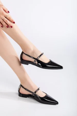 Verona Studs Sivri Burun Düz Ayakkabı – Şıklık ve Konfor - Görsel 3