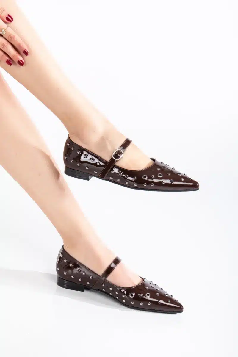 Rivetta Studs Düz Desenli Sivri Burun Ayakkabı - Görsel 2
