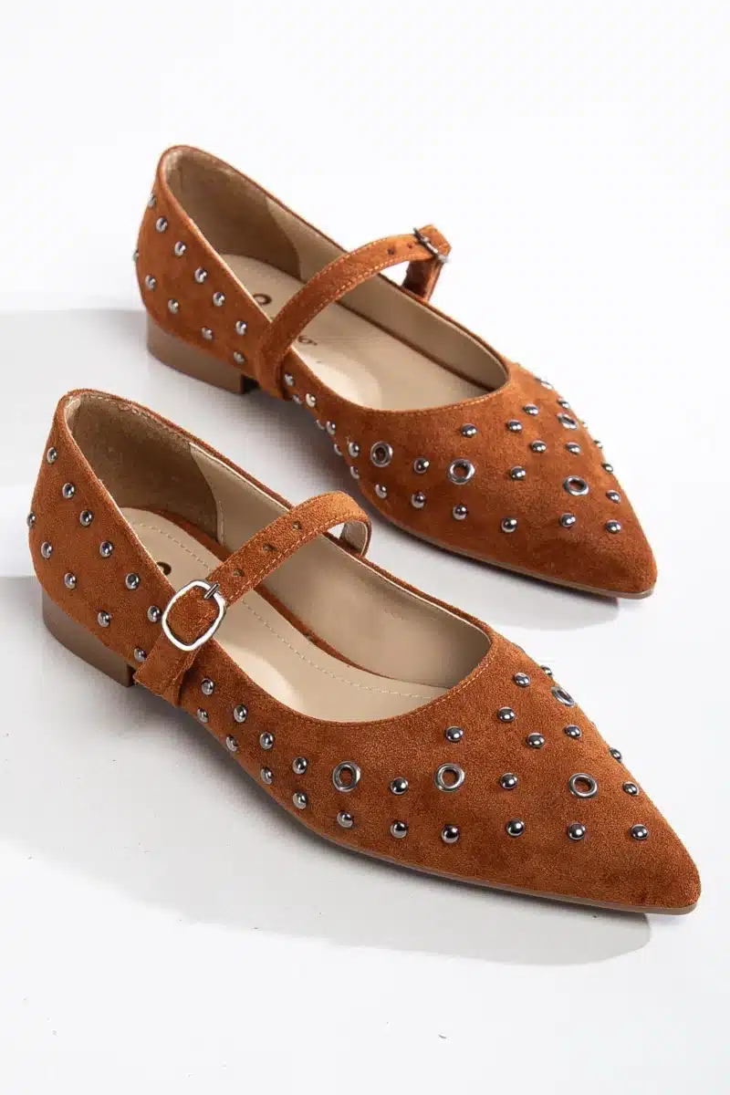 Rivetta Studs Düz Desenli Sivri Burun Ayakkabı